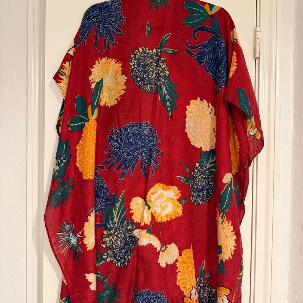 Three Bird Nest Red Floral Kimono - Picture 3 of 4